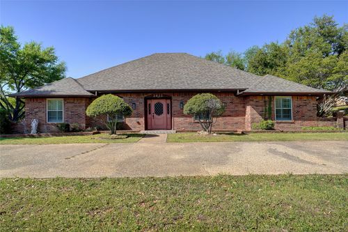 2833 S Country Club Rd, Garland, TX, 75043-1228 | Card Image