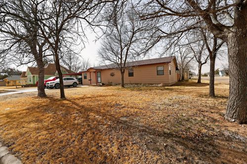 329 N Briscoe Ave, Tulia, TX, 79088-2221 | Card Image