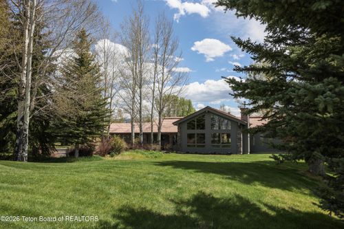 700 E Sagebrush Dr, Jackson, WY, 83001-9349 | Card Image