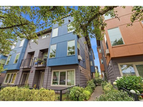7518 N Burlington Ave, Portland, OR, 97203 | Card Image