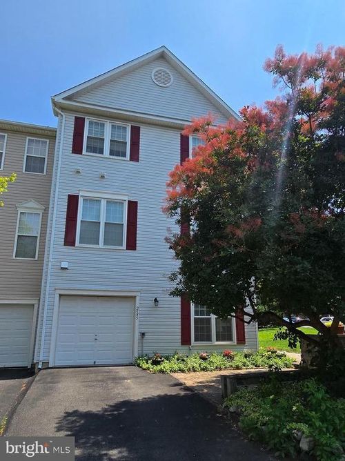 2545 Logan Wood Dr, HERNDON, VA, 20171-4491 | Card Image