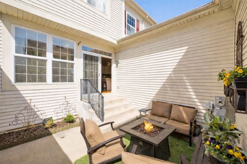 2715 Langley Cir, Glenview, IL, 60026-7736 | Card Image