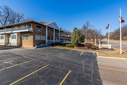 unit-603-1104 Kimberly Rd, Bettendorf, IA, 52722-4170 | Card Image