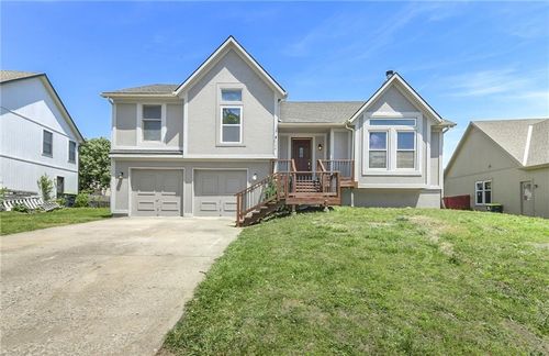 146 W Colleen Dr, Gardner, KS, 66030-1760 | Card Image