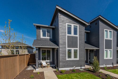 20883 Se Denver Dr, Bend, OR, 97702-3922 | Card Image