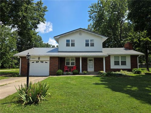 301 W Hawthorne Dr, Effingham, IL, 62401-2829 | Card Image