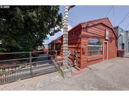 3162 Marine Dr, Astoria, OR, 97103-2739 | Card Image