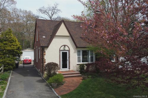 75 Oregon Avenue, Brookhaven, NY, 11763 | Card Image