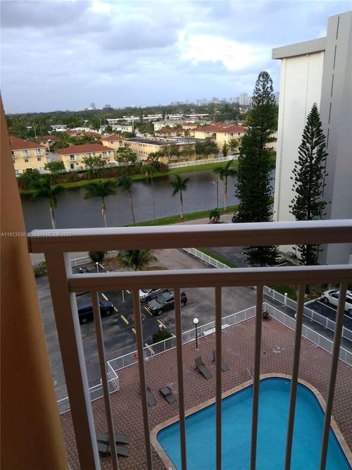 apt-806-2025 Ne 164th St, North Miami Beach, FL, 33162-4108 | Card Image