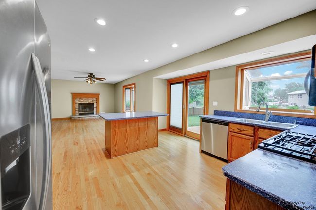 646 Schooner Ln, House other with 4 bedrooms, 3 bathrooms and 2 parking in Elk Grove Village IL | Image 8