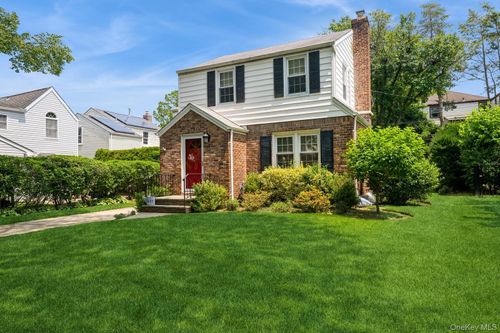 212 Fernwood Ter, Stewart Manor, NY, 11530-5012 | Card Image