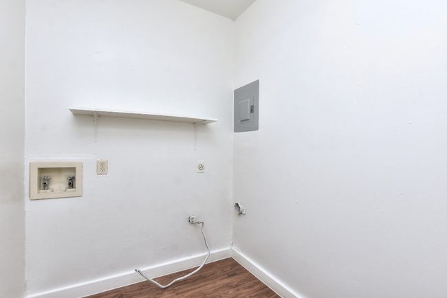 Unit B Laundry Room | Image 40