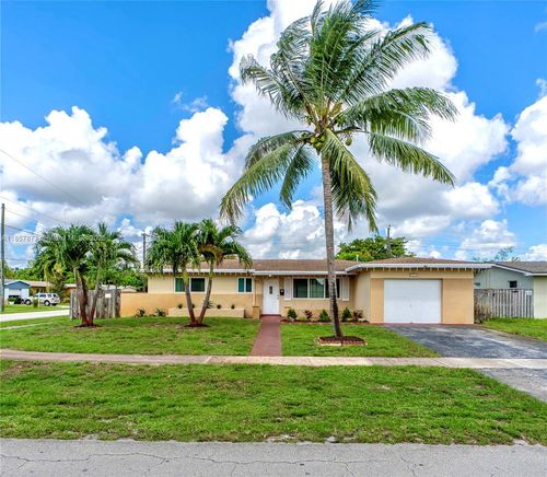 120 Nw 77th Way, Pembroke Pines, FL, 33024-6962 | Card Image