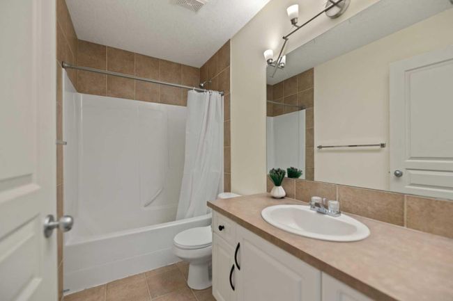 1260 Everridge Drive Sw, Home with 5 bedrooms, 3 bathrooms and 5 parking in Calgary AB | Image 24