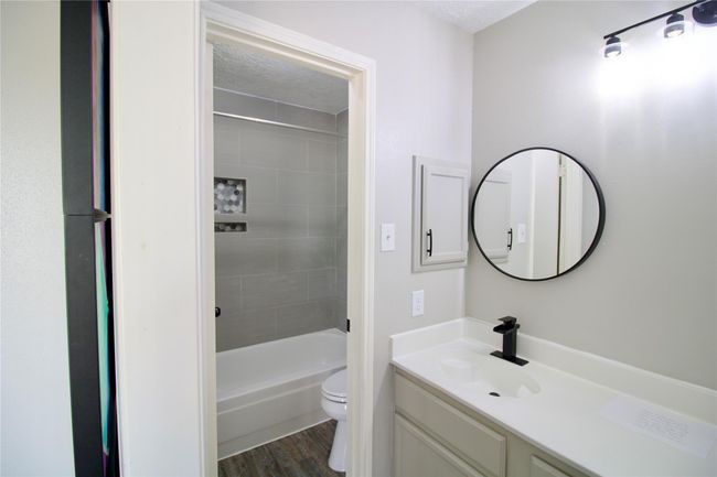 6022 Thom Rd, House other with 3 bedrooms, 2 bathrooms and 2 parking in Humble TX | Image 9