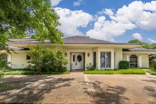 1905 Rockcliff Ct, Arlington, TX, 76012-5752 | Card Image