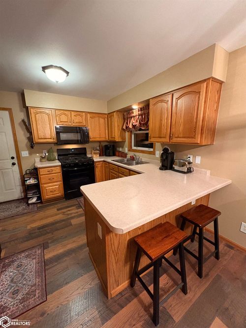 1216 Santa Clara St, Oskaloosa, IA, 52577-1568 | Card Image