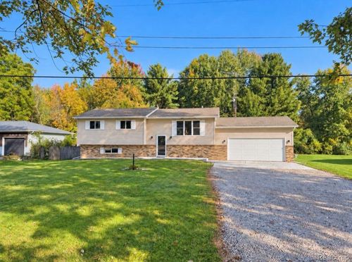 2066 W Lake Road, Vienna Charter Township, MI, 48420 | Card Image