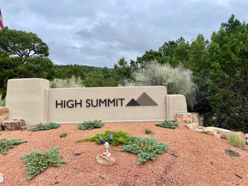 1084 S Summit Rdg, Santa Fe, NM, 87501-8311 | Card Image