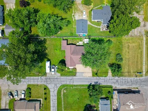 5985 Shady Ln, Newport, MI, 48166-9073 | Card Image
