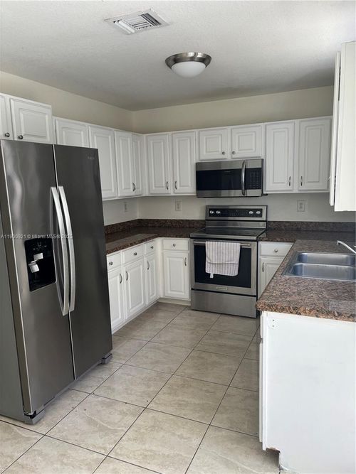 apt-4-2032 Ne 167th St, North Miami Beach, FL, 33162-3298 | Card Image