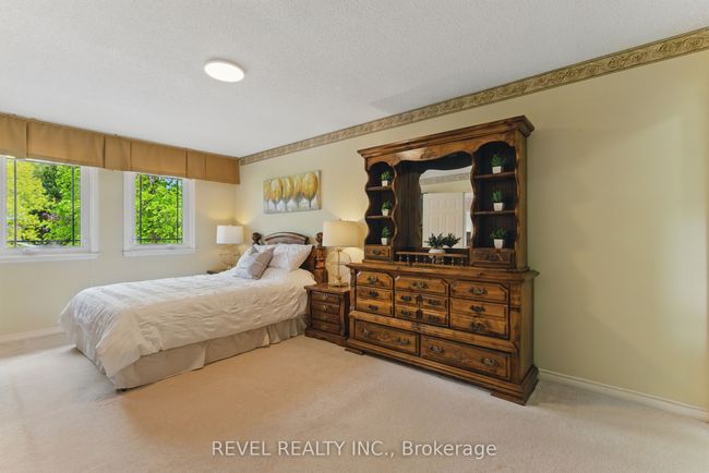 1076 Roxborough Dr, House other with 4 bedrooms, 3 bathrooms and 2 parking in Oakville ON | Image 25