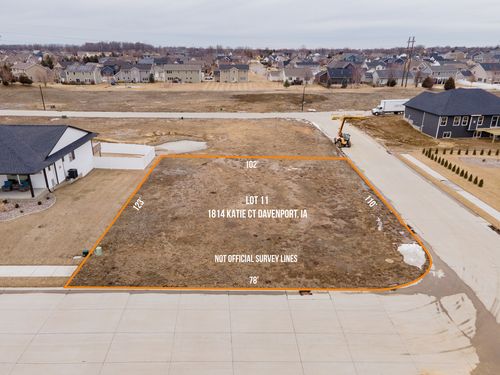 1814 Katie Ct, Davenport, IA, 52807-2915 | Card Image