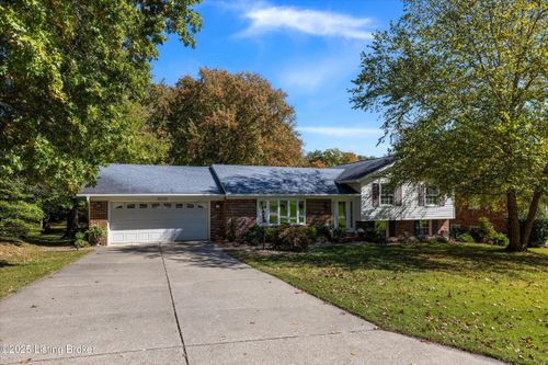 9209 Lakeridge Dr, Louisville, KY, 40272-2413 | Card Image