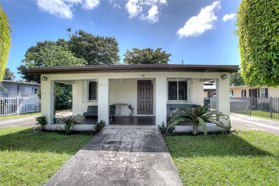 5912 Sw 63rd St, House other with 3 bedrooms, 2 bathrooms and null parking in South Miami FL | Image 2