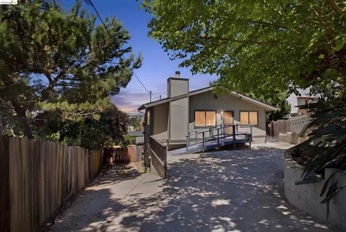 1118 Bush Ave, Vallejo, CA, 94591-8003 | Card Image