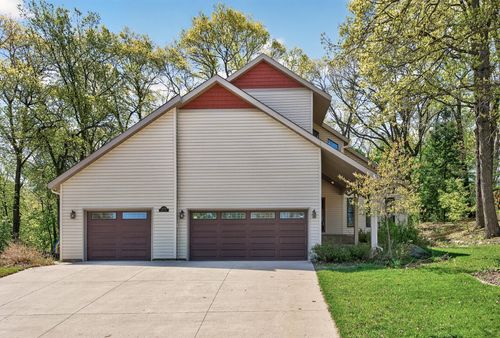 8750 Hunters Way, Apple Valley, MN, 55124-9439 | Card Image