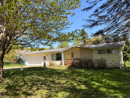4003 Evergreen Ln, Benton Harbor, MI, 49022-9570 | Card Image