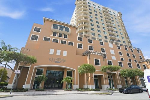 807-4242 Nw 2nd St, Miami, FL, 33126-5484 | Card Image