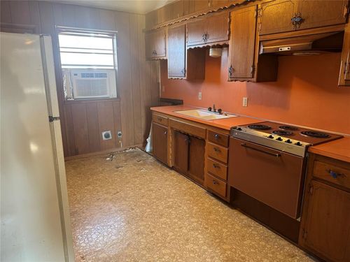 1303 Meadow Ln, Weatherford, OK, 73096-2404 | Card Image