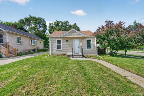 304 W Kalama Ave, Madison Heights, MI, 48071-3950 | Card Image