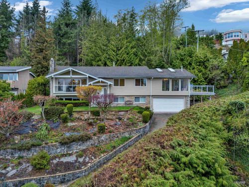 675 St Andrews Rd, West Vancouver, BC, V7S1V5 | Card Image