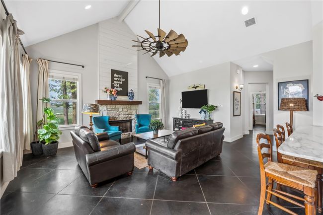 1074 Lifestyle Ln, House other with 4 bedrooms, 4 bathrooms and 2 parking in McGregor TX | Image 10