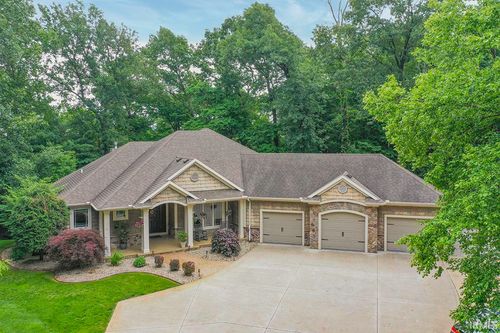 55623 Little Creek Ln, Middlebury, IN, 46540-8677 | Card Image