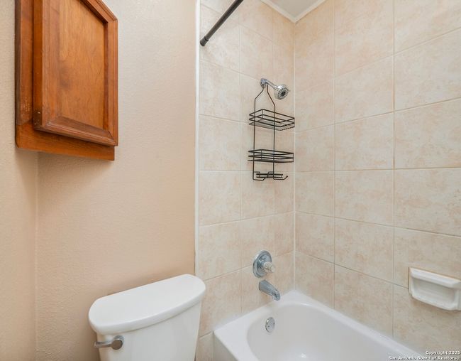 7903 Forest Cabin, House other with 2 bedrooms, 1 bathrooms and null parking in Live Oak TX | Image 15