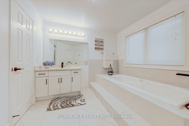 1579 Heathside Cres, House other with 7 bedrooms, 6 bathrooms and 4 parking in Pickering ON | Image 21