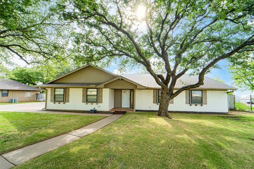 407 Ridge Rd, Breckenridge, TX, 76424-1923 | Card Image