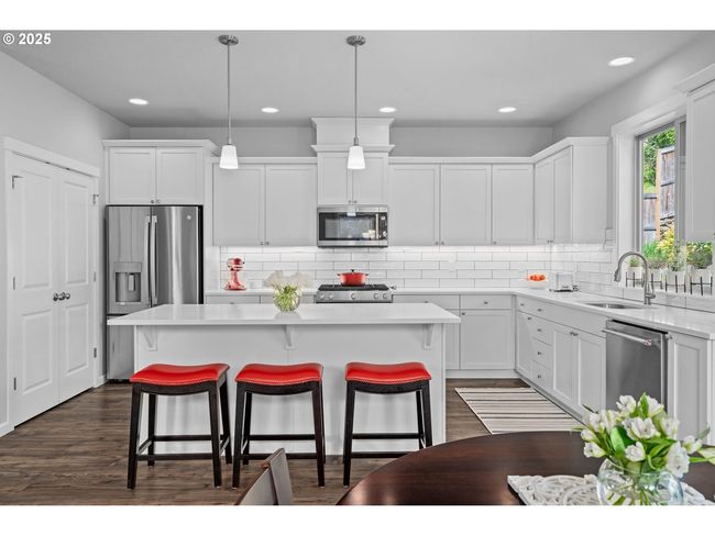 1010 Nw 1 St St, House other with 4 bedrooms, 3 bathrooms and 2 parking in Dundee OR | Image 20