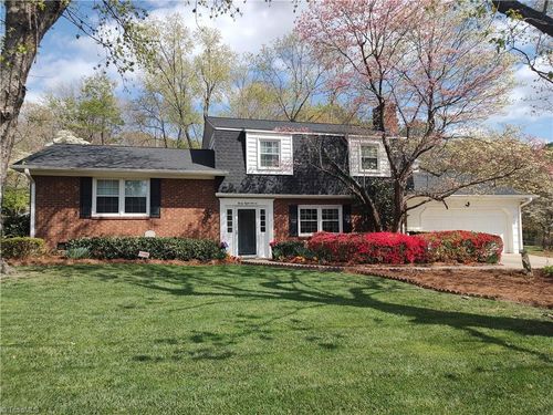 3811 Willowood Dr, Clemmons, NC, 27012-9121 | Card Image