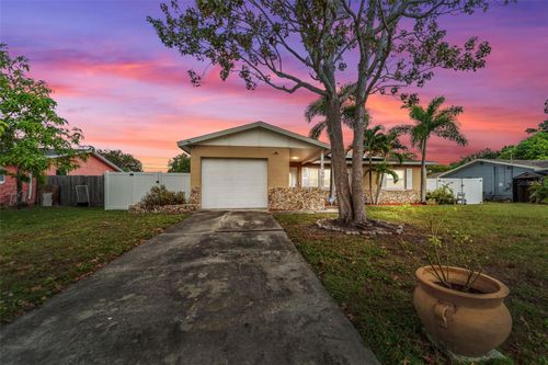 8593 Lantana Dr, SEMINOLE, FL, 33777-3518 | Card Image