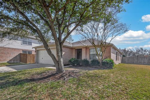 4719 Silver Spruce Ln, Friendswood, TX, 77546-1713 | Card Image