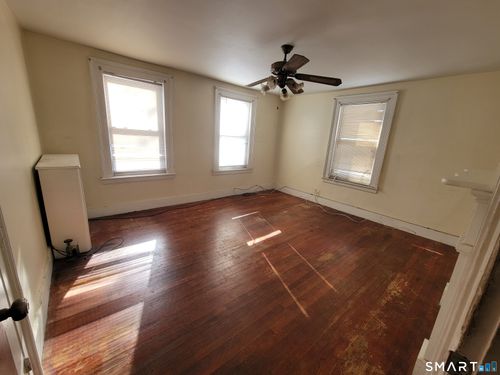 5 Oak Pl, West Haven, CT, 06516-1645 | Card Image