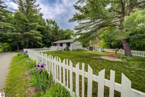 2020 Cove Dr, Traverse City, MI, 49685-8391 | Card Image