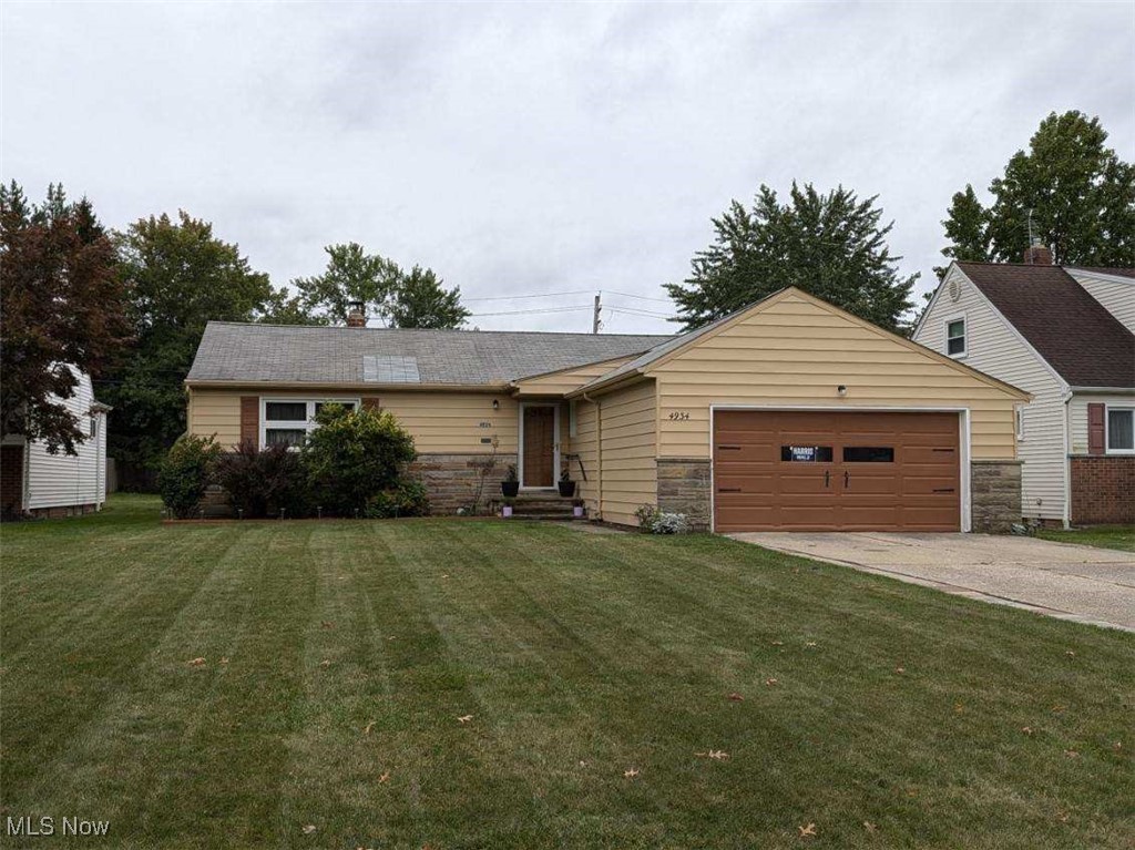 Ridgebury Blvd, Lyndhurst, OH 44124