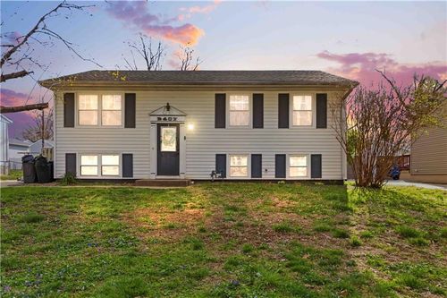 2407 Meadow Trl, Saint Joseph, MO, 64503-1849 | Card Image