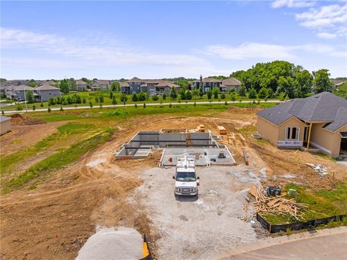 9069 Shady Bend Rd, Lenexa, KS, 66227-3021 | Card Image